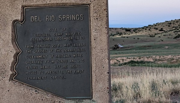 Del_Rio_monument_.jpg
